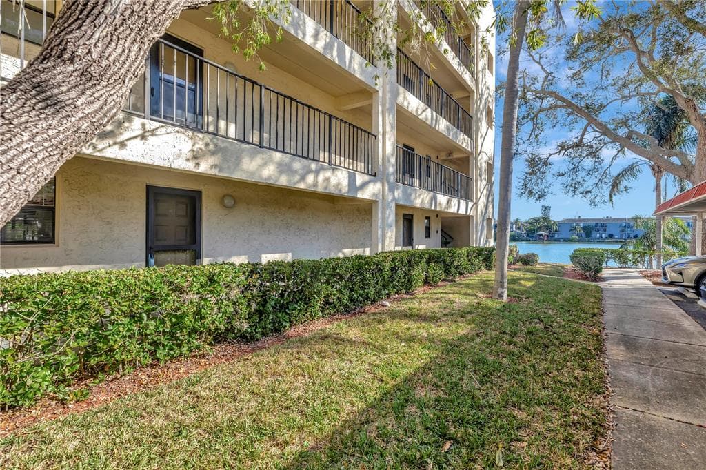 11485 OAKHURST ROAD UNIT A105 LARGO, FL 33774
