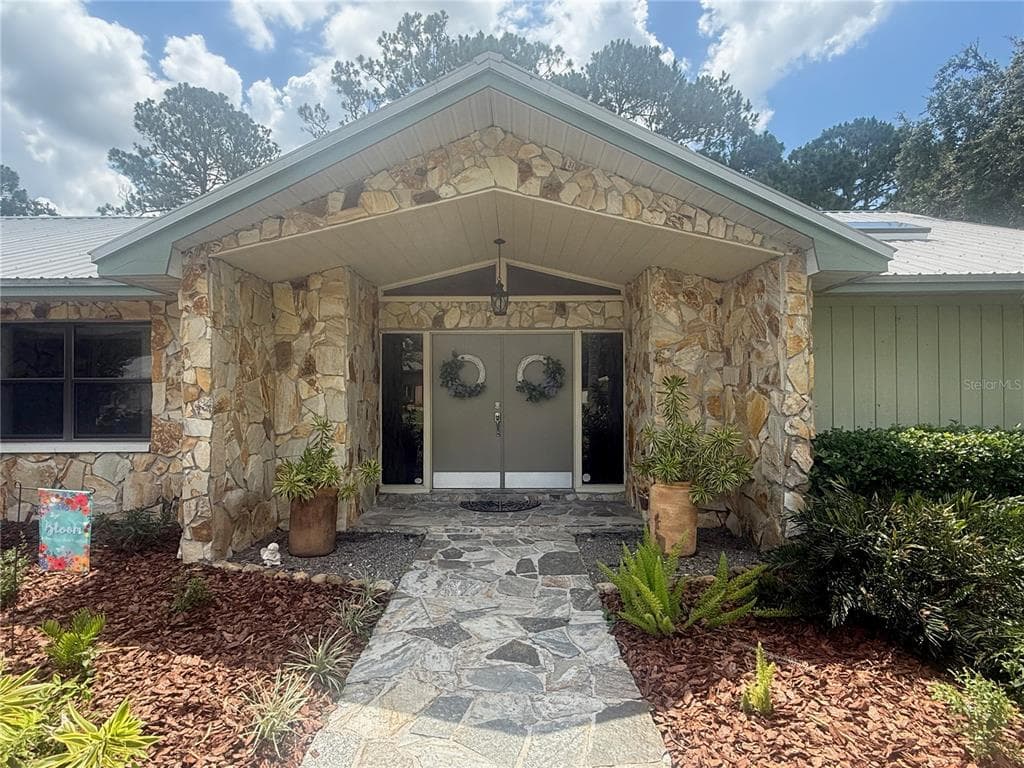 2215 TONIWOOD LANE PALM HARBOR, FL 34685