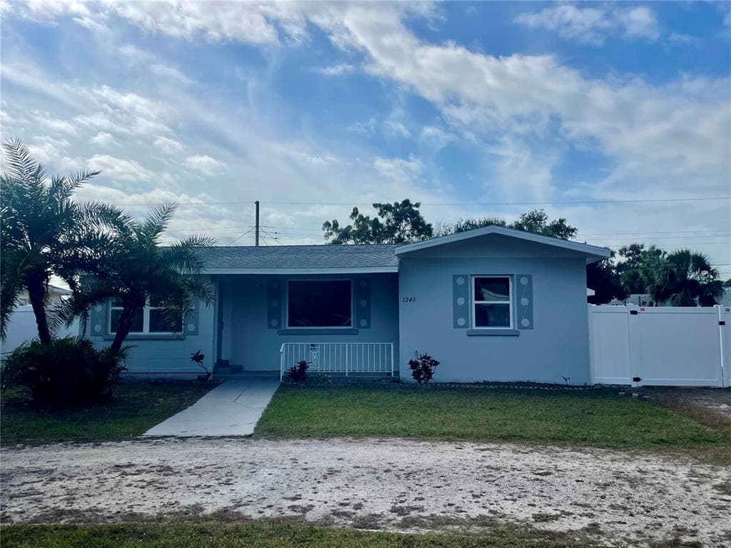 1240 ESSEX DRIVE N ST PETERSBURG, FL 33710
