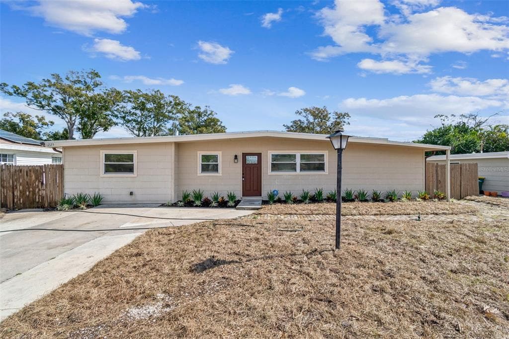 1225 LYNN AVENUE CLEARWATER, FL 33755