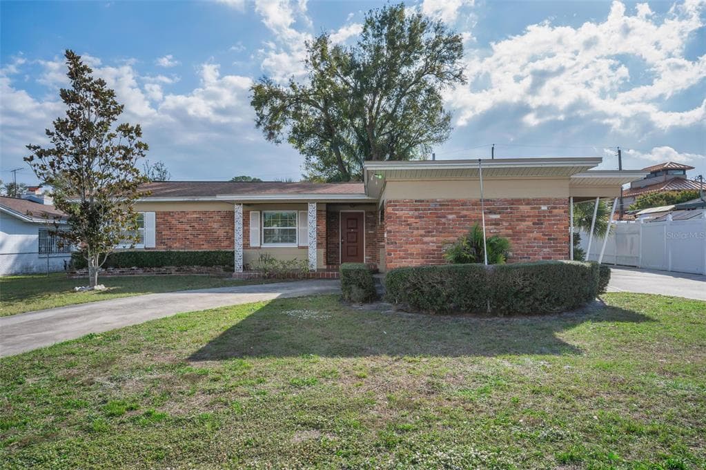 2122 W ERNA DRIVE TAMPA, FL 33603