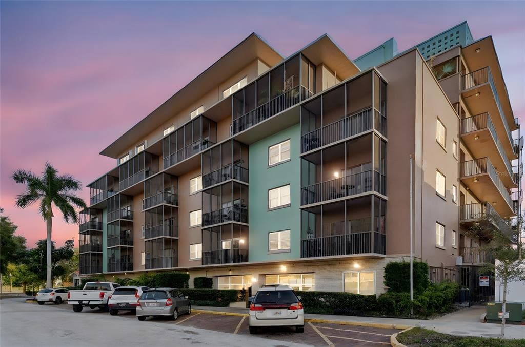 750 BURLINGTON AVENUE N UNIT 4L ST PETERSBURG, FL 33701