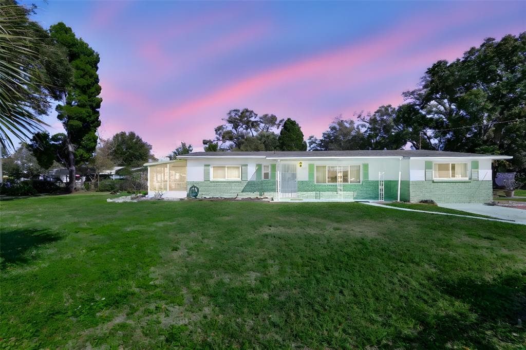 5105 SAINT CHARLES PLACE