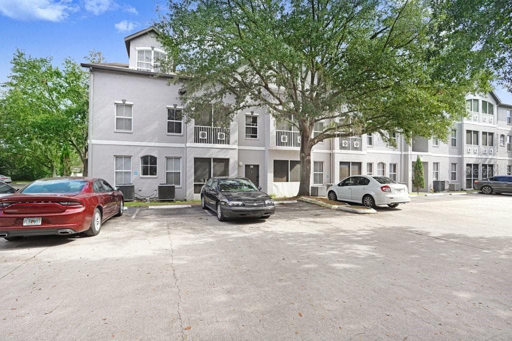 5032 SUNRIDGE PALMS DRIVE TAMPA, FL 33617