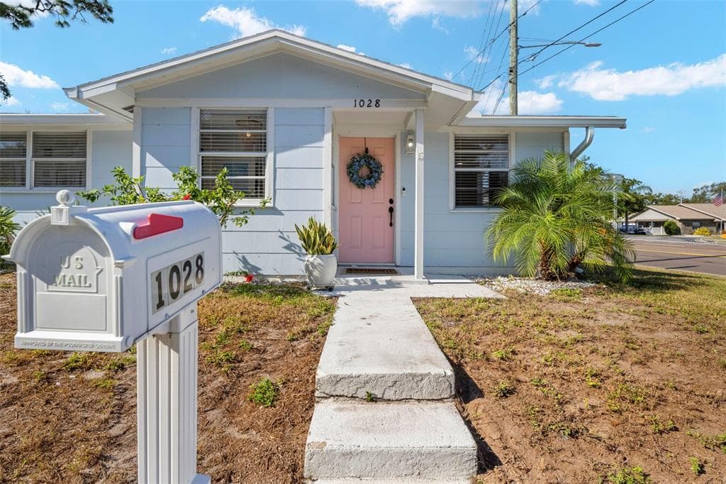 1028 PARK DRIVE DUNEDIN, FL 34698