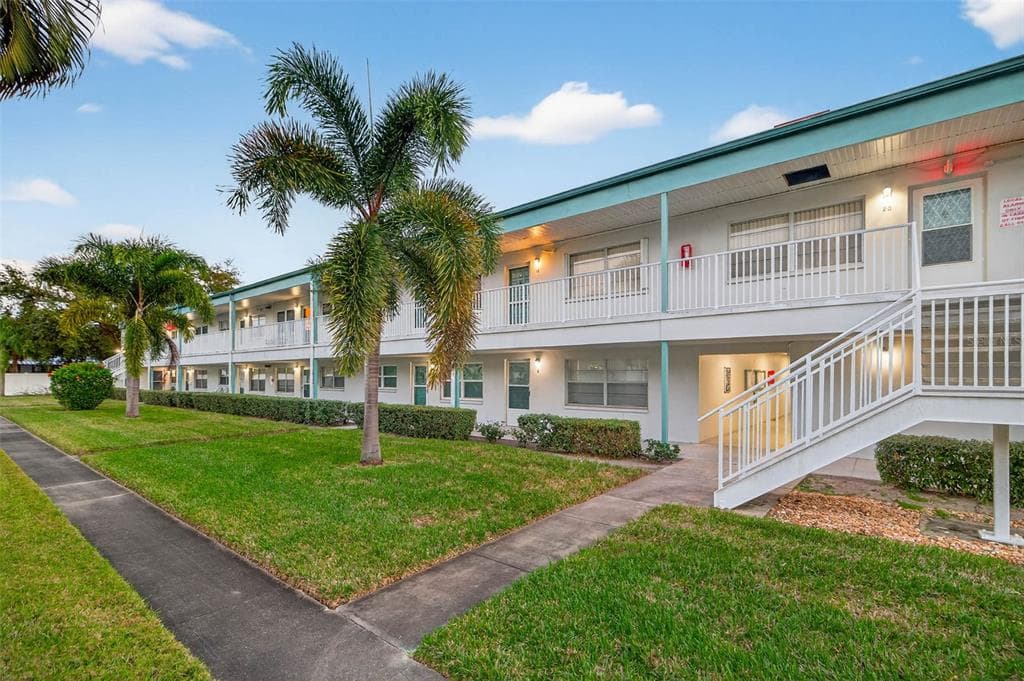 5267 81ST STREET N UNIT 18 ST PETERSBURG, FL 33709