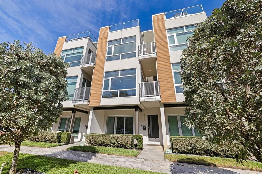 233 4TH AVENUE N ST PETERSBURG, FL 33701