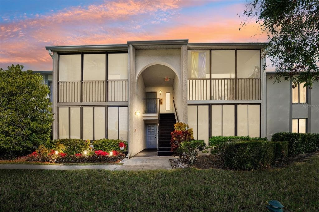 1207 PINE RIDGE CIRCLE W UNIT G2 TARPON SPRINGS, FL 34688