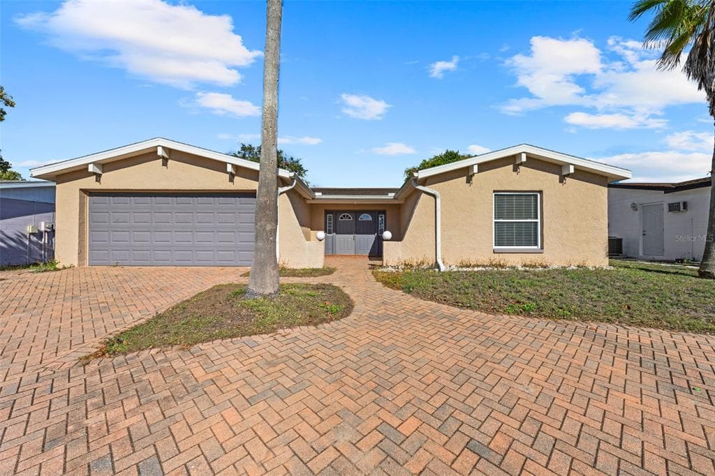 8615 NEWTON DRIVE PORT RICHEY, FL 34668