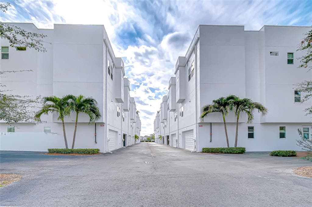 3100 W PAUL AVENUE UNIT 5 TAMPA, FL 33611