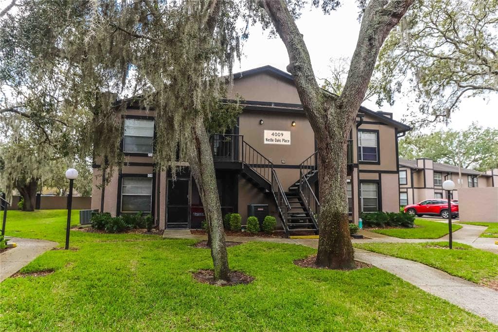 4009 NESTLE OAKS PLACE UNIT 104 TAMPA, FL 33613