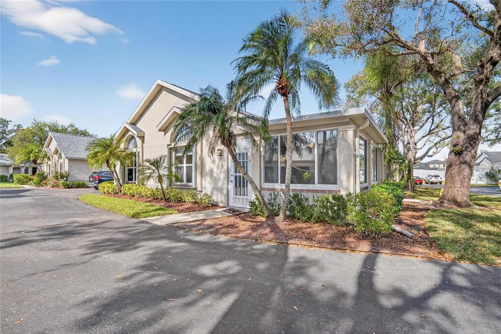 1111 GOLFVIEW WOODS DRIVE UNIT 1111 SUN CITY CENTER, FL 33573