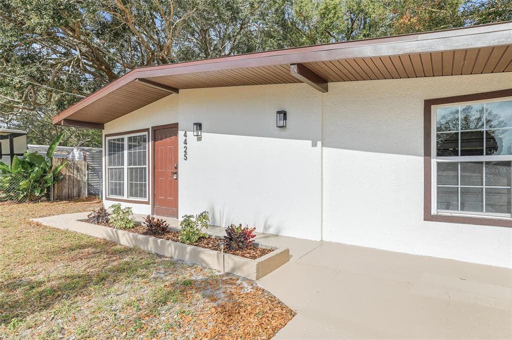 4425 W BAY AVENUE TAMPA, FL 33616