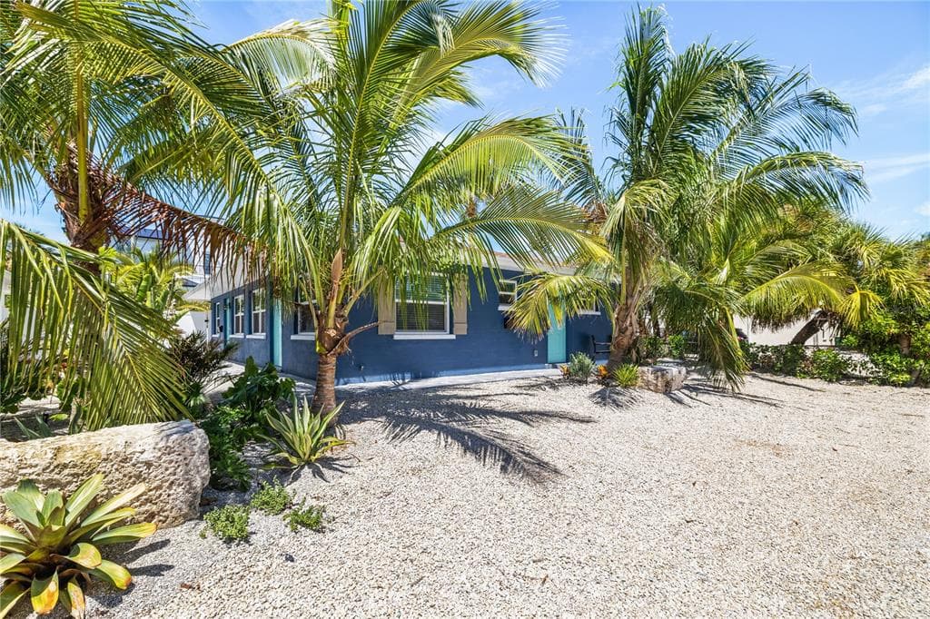 3016 GULF DRIVE HOLMES BEACH, FL 34217