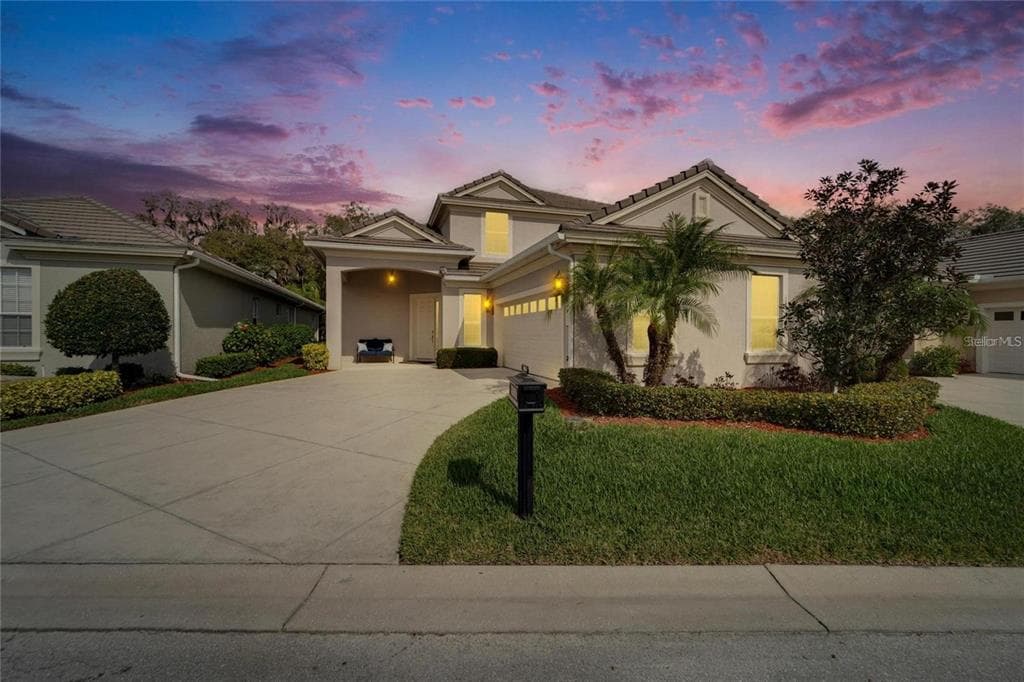 1711 LAUREL GLEN PLACE LAKELAND, FL 33803