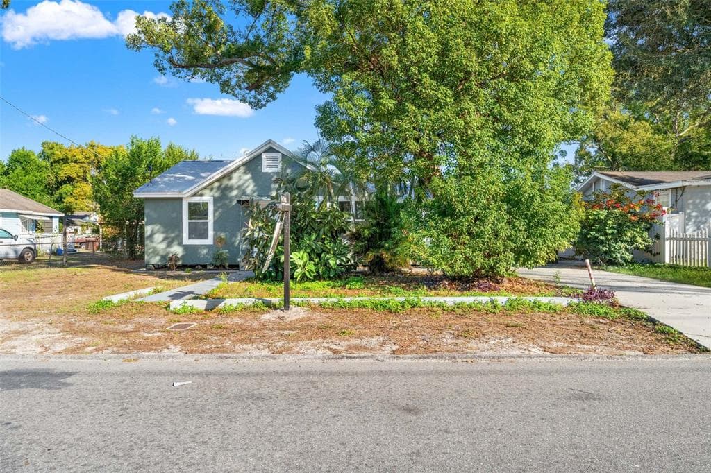 8719 N OLA AVENUE TAMPA, FL 33604