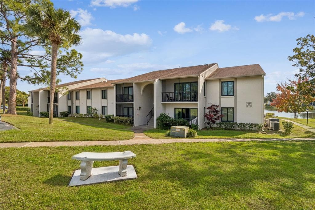 1882 PINE RIDGE WAY W UNIT E1 PALM HARBOR, FL 34684