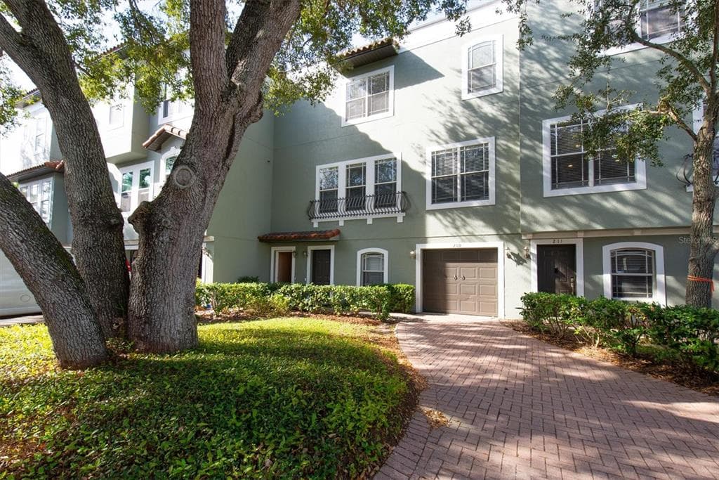 209 ROCK GARDEN PLACE TAMPA, FL 33609