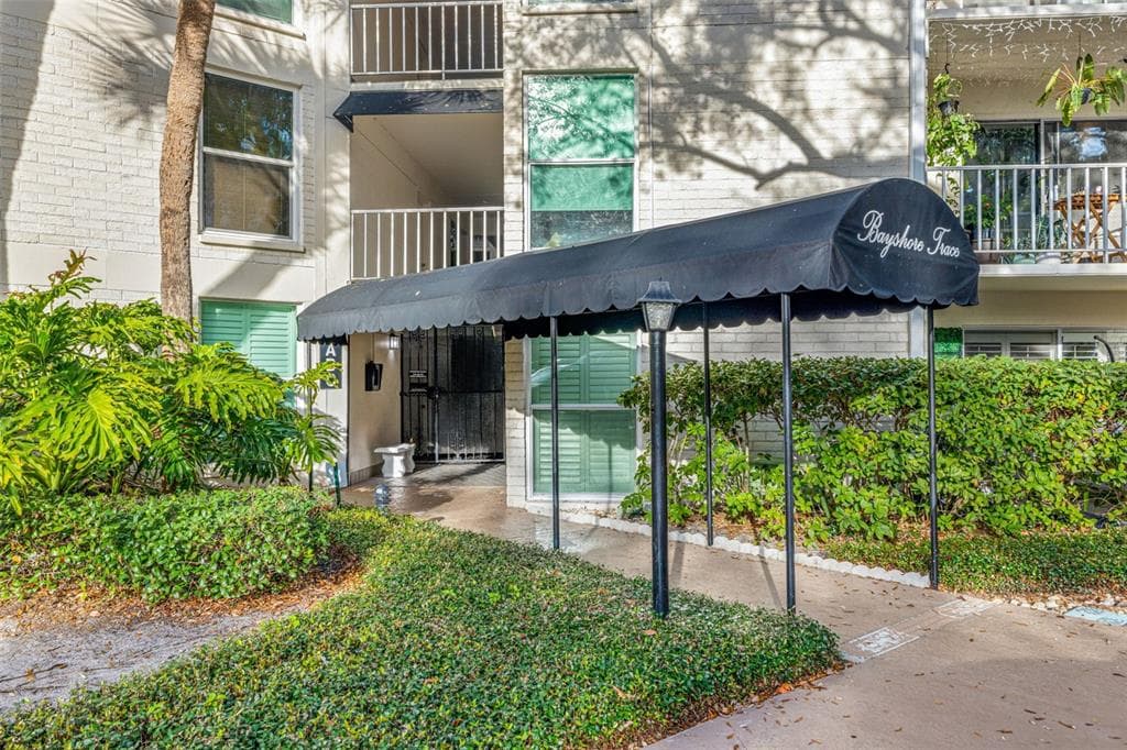 3325 BAYSHORE BOULEVARD UNIT B13 TAMPA, FL 33629