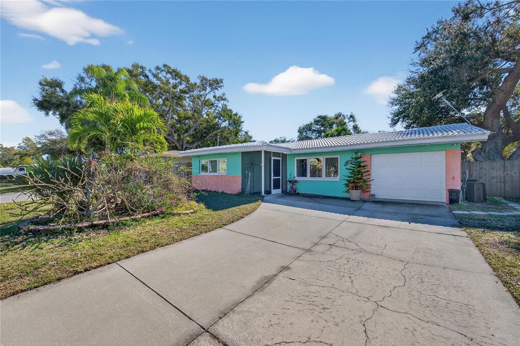 1417 SPRING LANE CLEARWATER, FL 33755