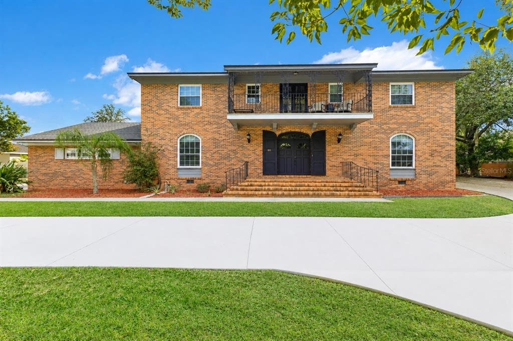 811 FAIRLINGTON DRIVE