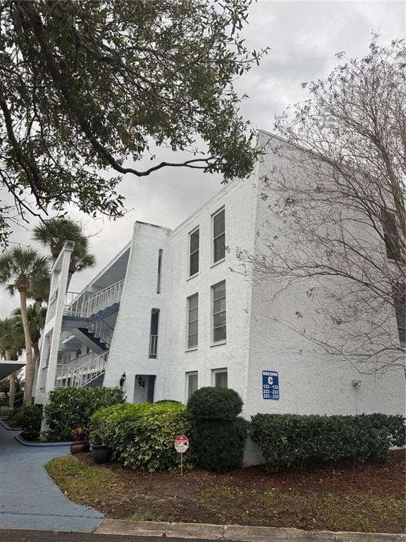 225 COUNTRY CLUB DRIVE UNIT C326 LARGO, FL 33771