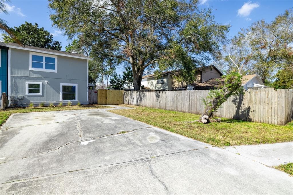 14224 VILLAGE TERRACE DRIVE TAMPA, FL 33624