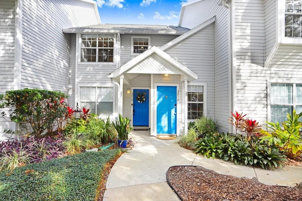 3212 VALLEY OAKS DRIVE UNIT 3212 TAMPA, FL 33618