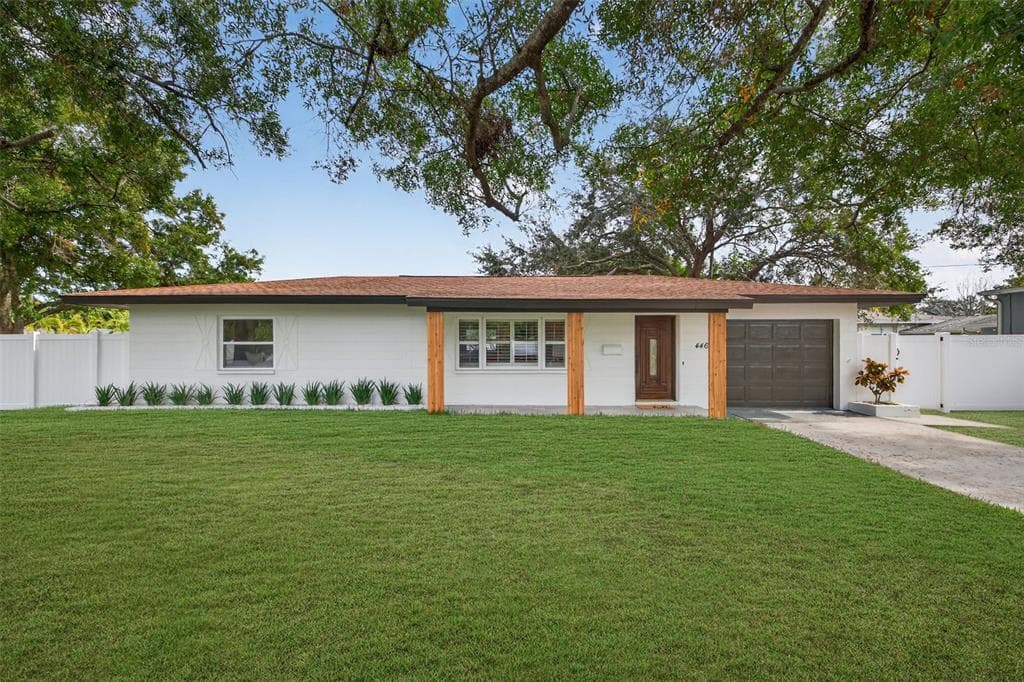 4465 1ST WAY NE ST PETERSBURG, FL 33703