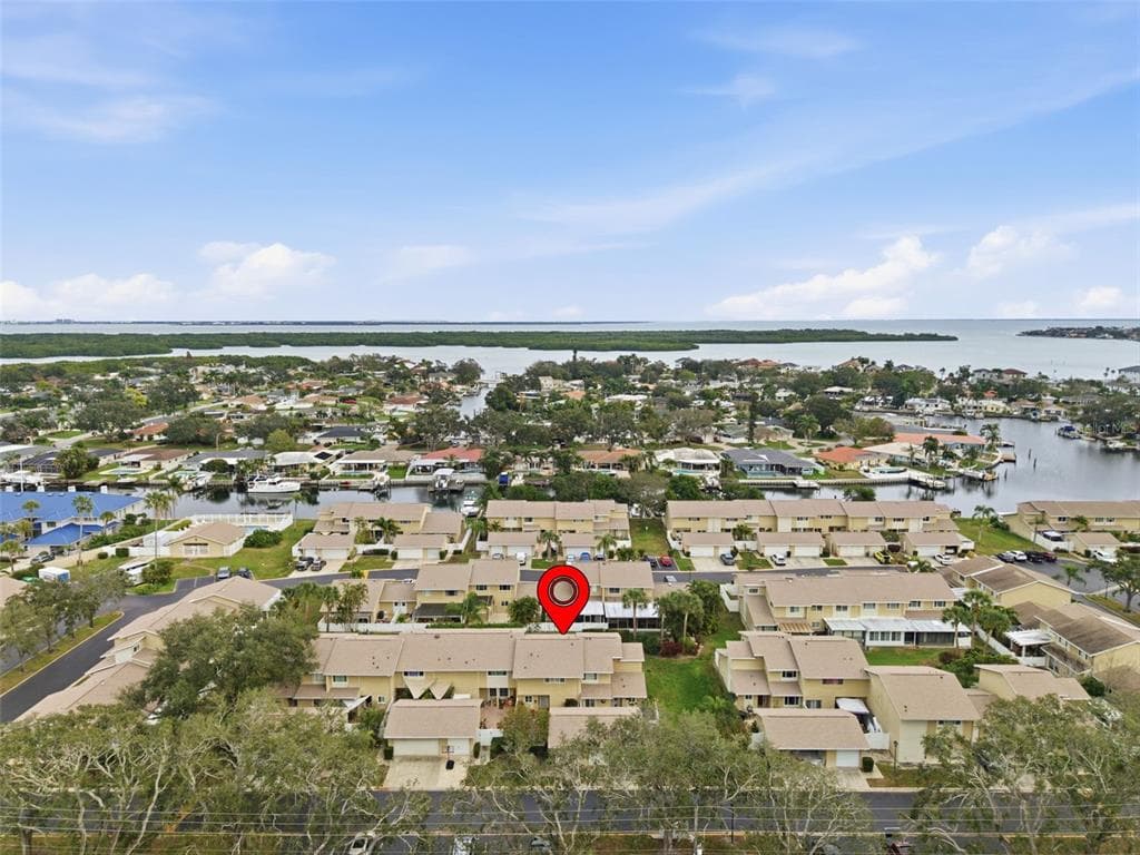 6715 CAPE SABLE WAY NE UNIT 5 ST PETERSBURG, FL 33702
