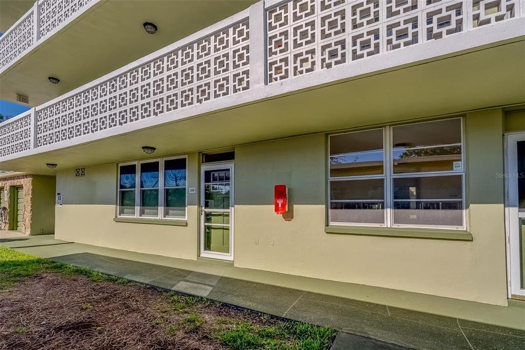 4710 BAY STREET NE UNIT 109 ST PETERSBURG, FL 33703