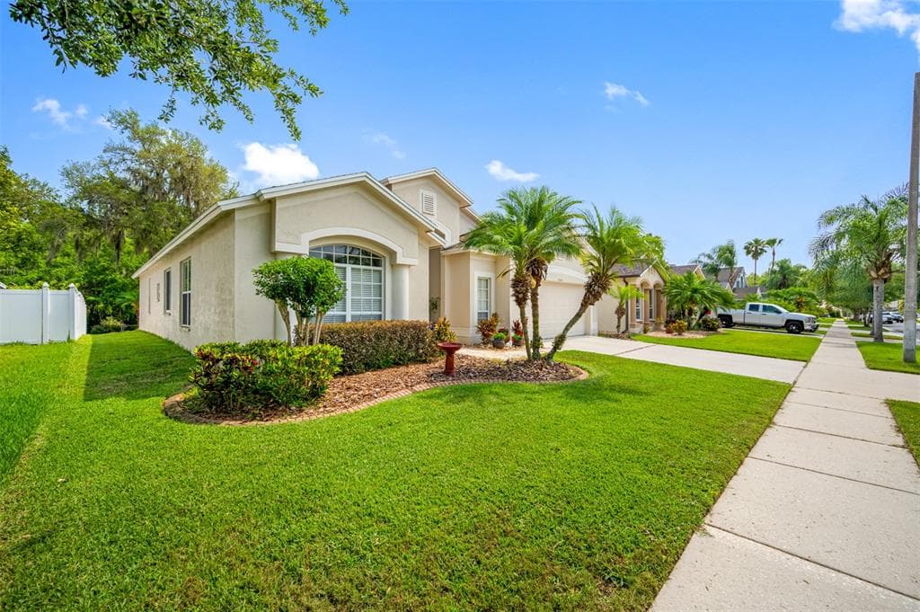 30543 LANESBOROUGH CIRCLE WESLEY CHAPEL, FL 33543
