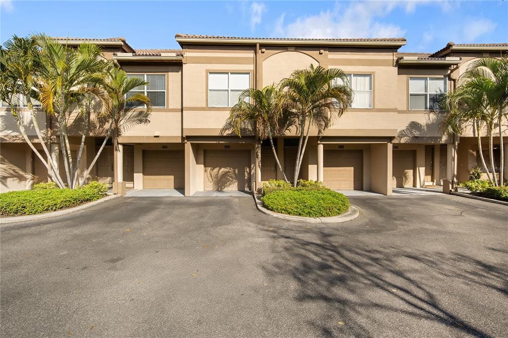 624 ARBOR LAKE LANE UNIT 624 TAMPA, FL 33602
