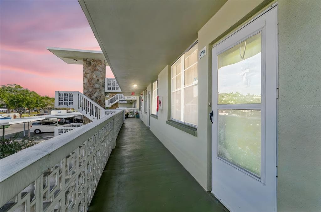 4885 1ST STREET NE UNIT 203 ST PETERSBURG, FL 33703