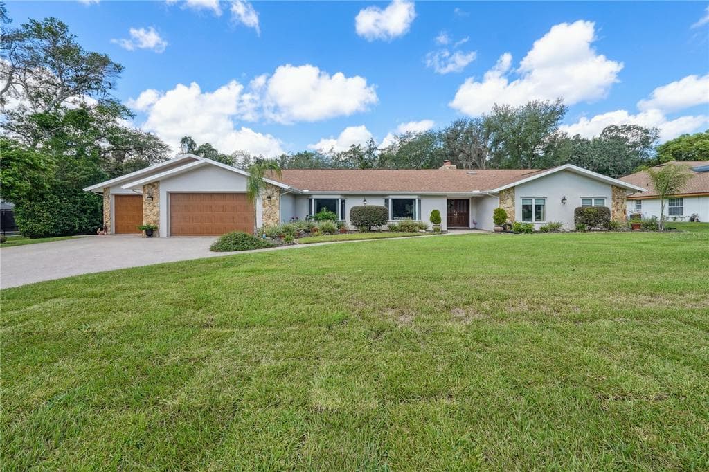4603 LAKE IN THE WOODS DRIVE SPRING HILL, FL 34607