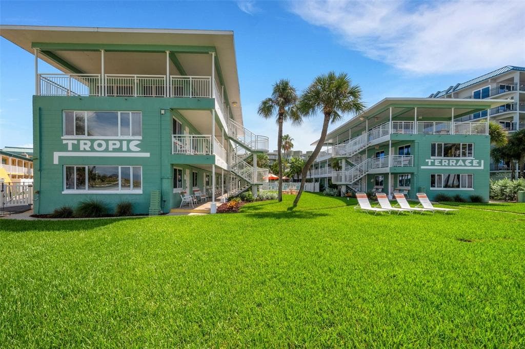 11730 GULF BOULEVARD UNIT 22 TREASURE ISLAND, FL 33706
