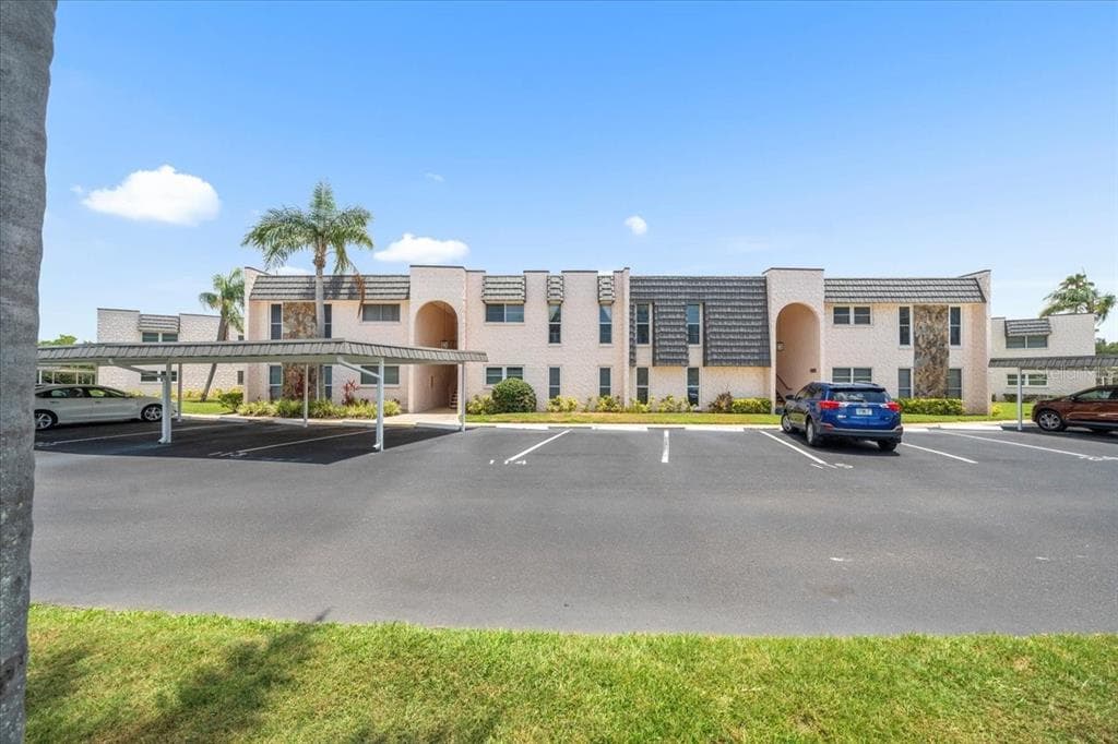 213 FERNWOOD CIRCLE UNIT 213 SEMINOLE, FL 33777