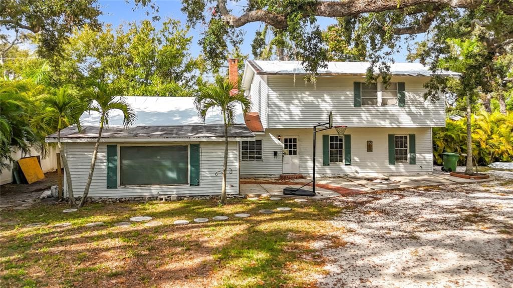 216 24TH STREET W