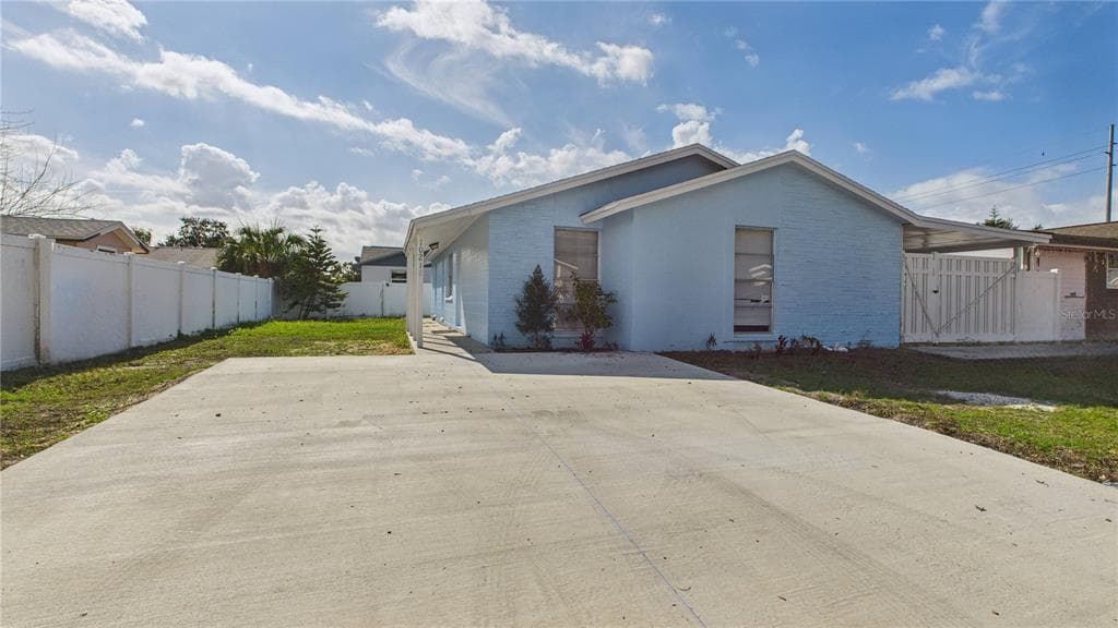 10214 CUTTEN GREEN COURT TAMPA, FL 33615