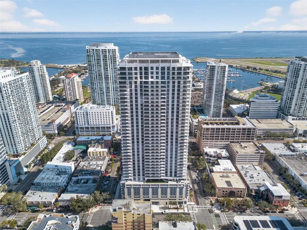 275 1ST AVE S UNIT 2706 ST PETERSBURG, FL 33701