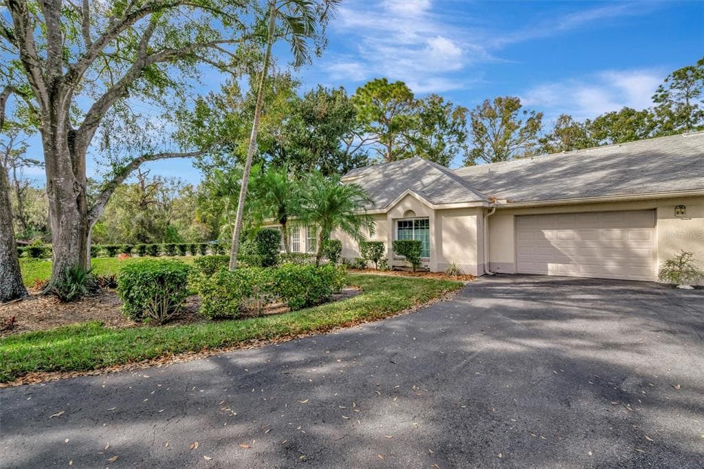 1222 GOLFVIEW WOODS DRIVE UNIT 1222 SUN CITY CENTER, FL 33573