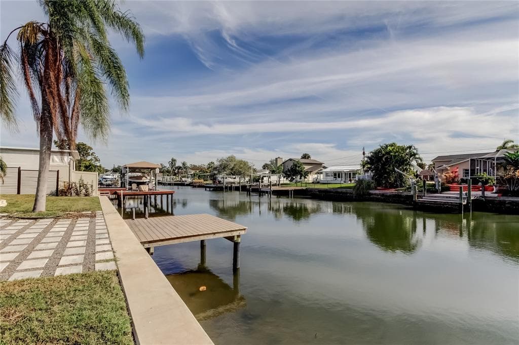 8722 ELMWOOD LANE TAMPA, FL 33615