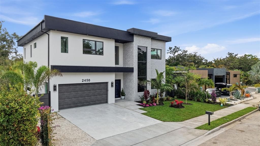 2450 HAWTHORNE STREET SARASOTA, FL 34239
