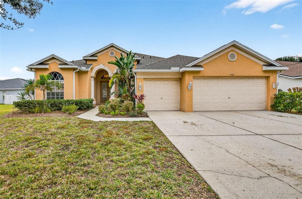 1923 RUTHERFORD DRIVE DOVER, FL 33527