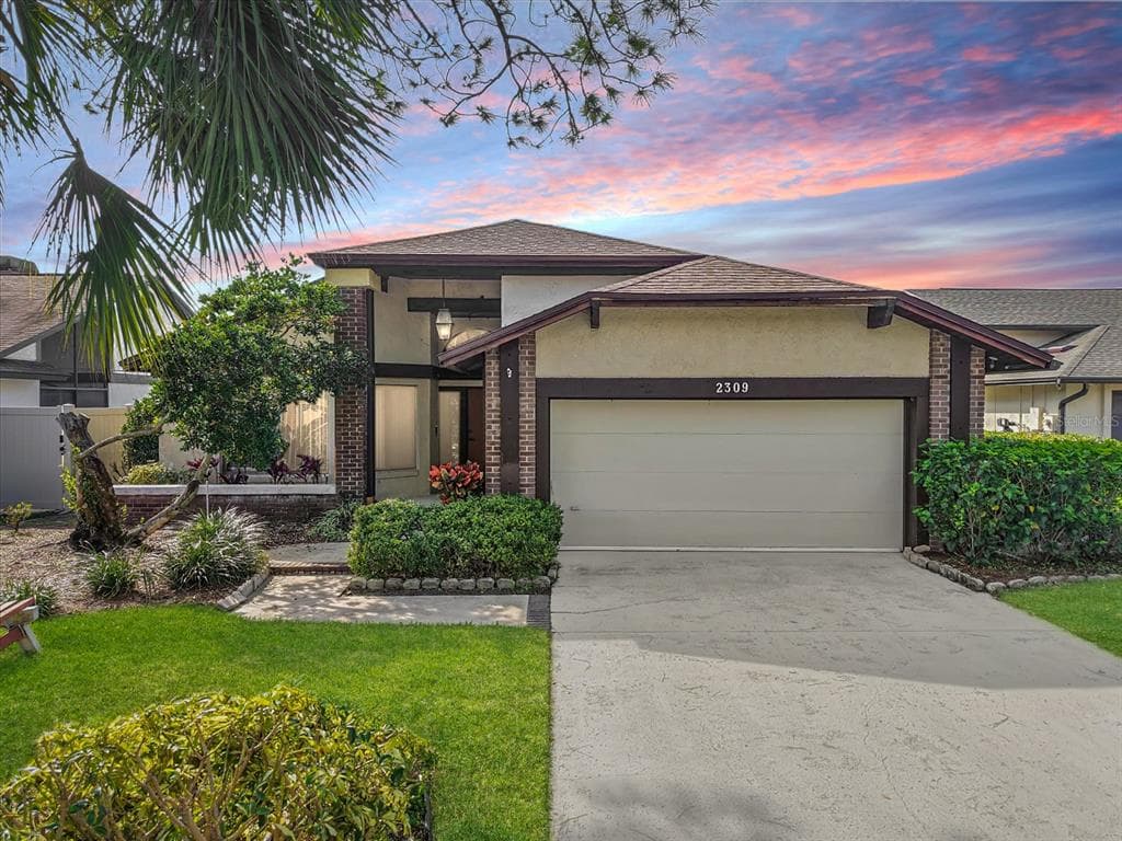 2309 WALDEN PLACE N PLANT CITY, FL 33566