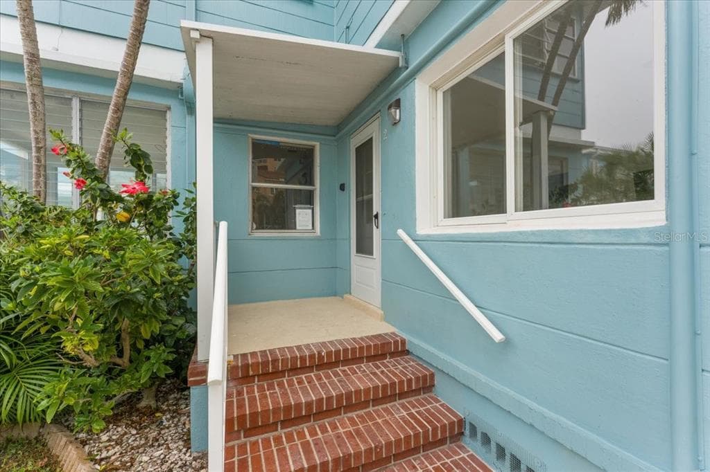 483 E SHORE DRIVE UNIT E2 CLEARWATER, FL 33767