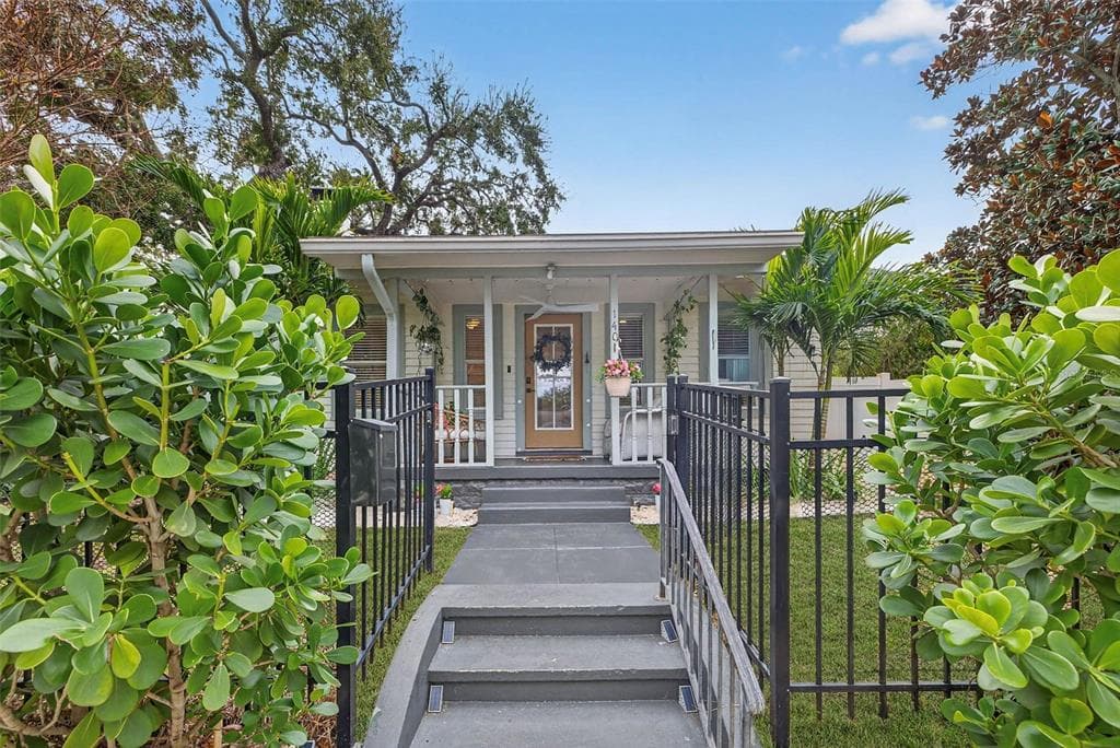 140 20TH AVENUE N ST PETERSBURG, FL 33704