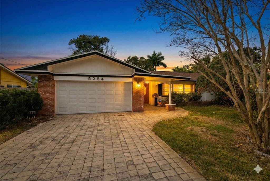 5254 VENETIAN BOULEVARD NE ST PETERSBURG, FL 33703
