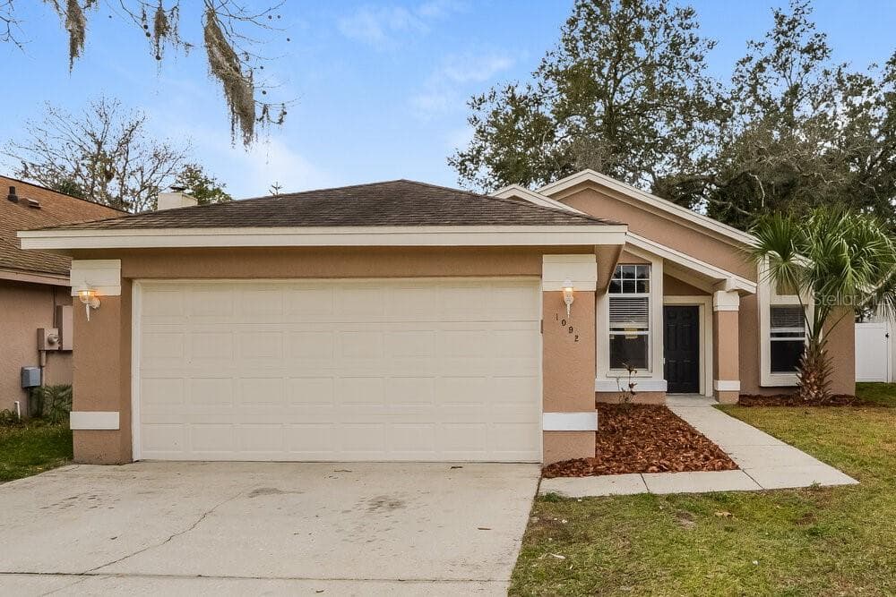 1092 MANIGAN AVENUE OVIEDO, FL 32765