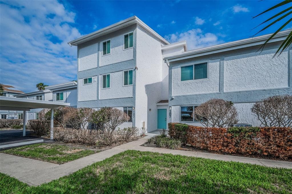 1451 GULF BOULEVARD UNIT 207 CLEARWATER BEACH, FL 33767